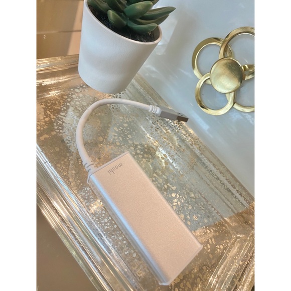 Moshi USB to Ethernet Adapter - Picture 2 of 10